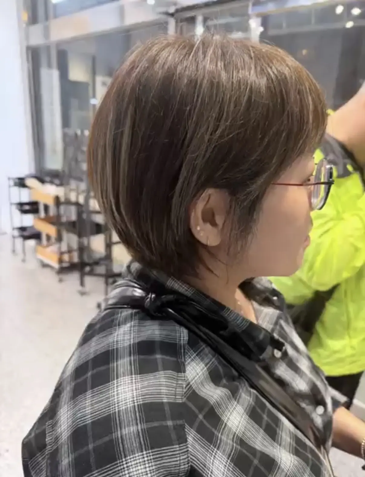 洪小姐
